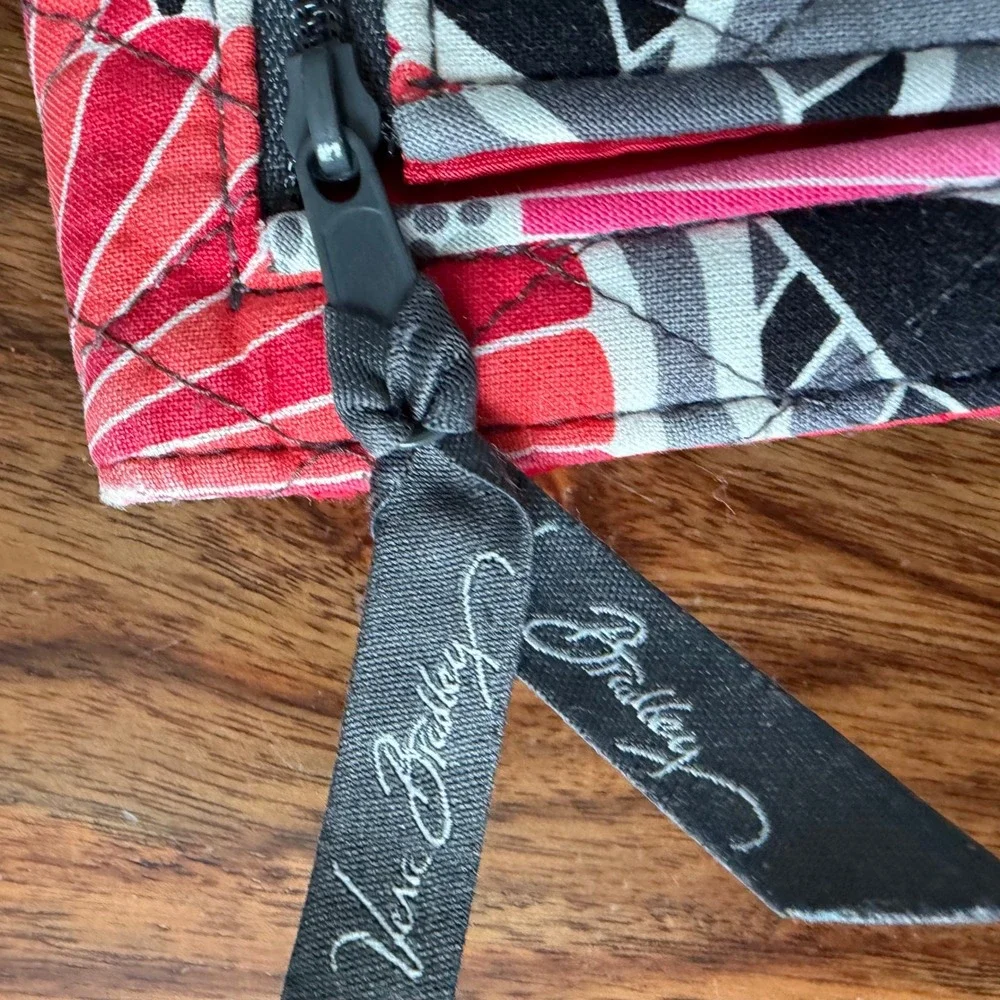 Vera Bradley Quilted Floral Wallet Clutch Gray Pink Red Zip Pocket Organizer - Picture 3 of 8